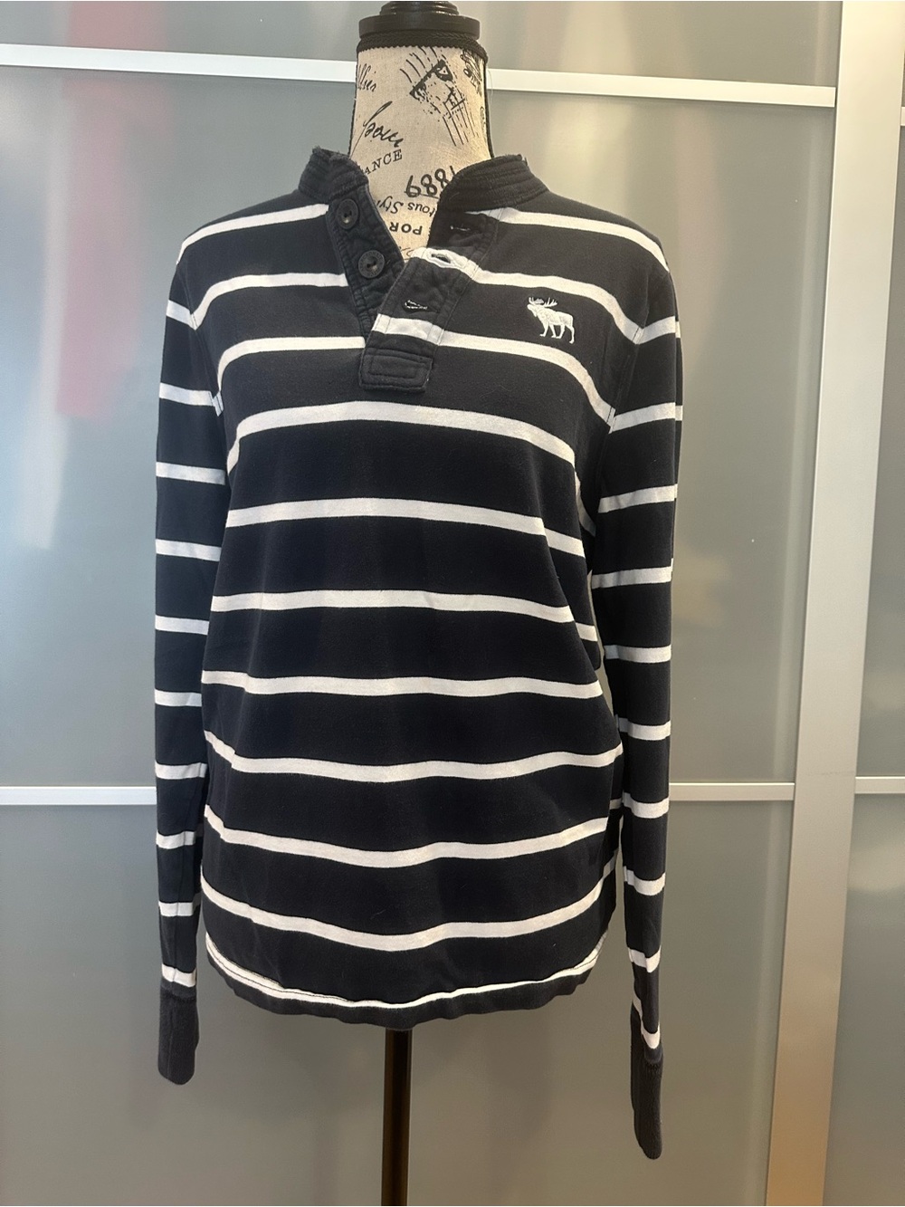 Abercrombie & Fitch Black and White Striped Crewneck Sweater